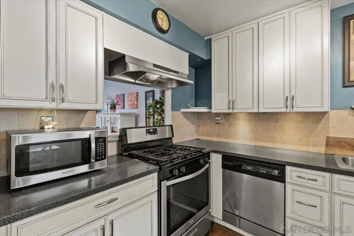 6821 Alvarado Road, Unit 2 San Diego, CA 92120 - Photo 12 of 26