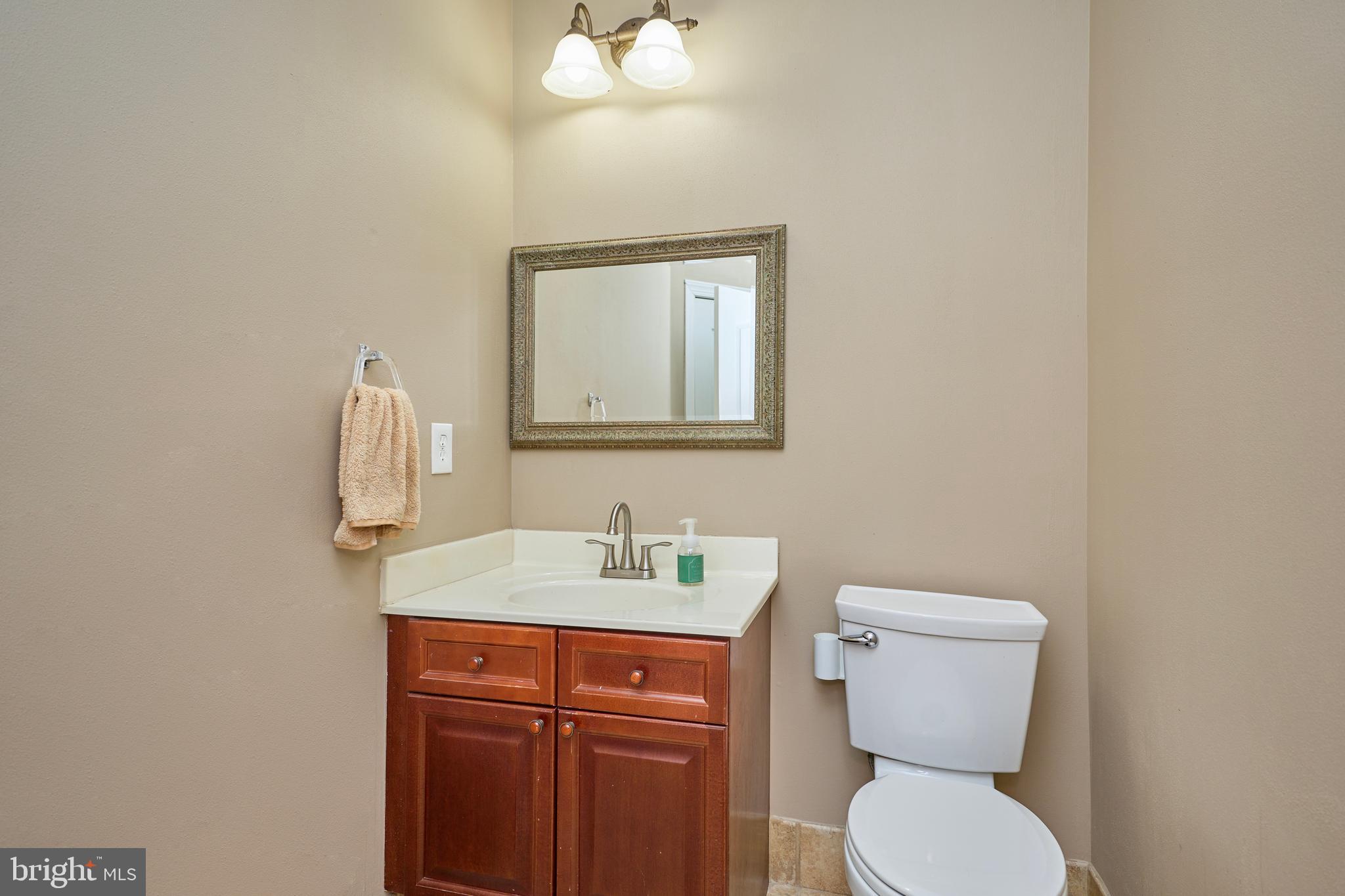 14431 Aden Road Nokesville, VA 20181 - Photo 16 of 38 Half bath