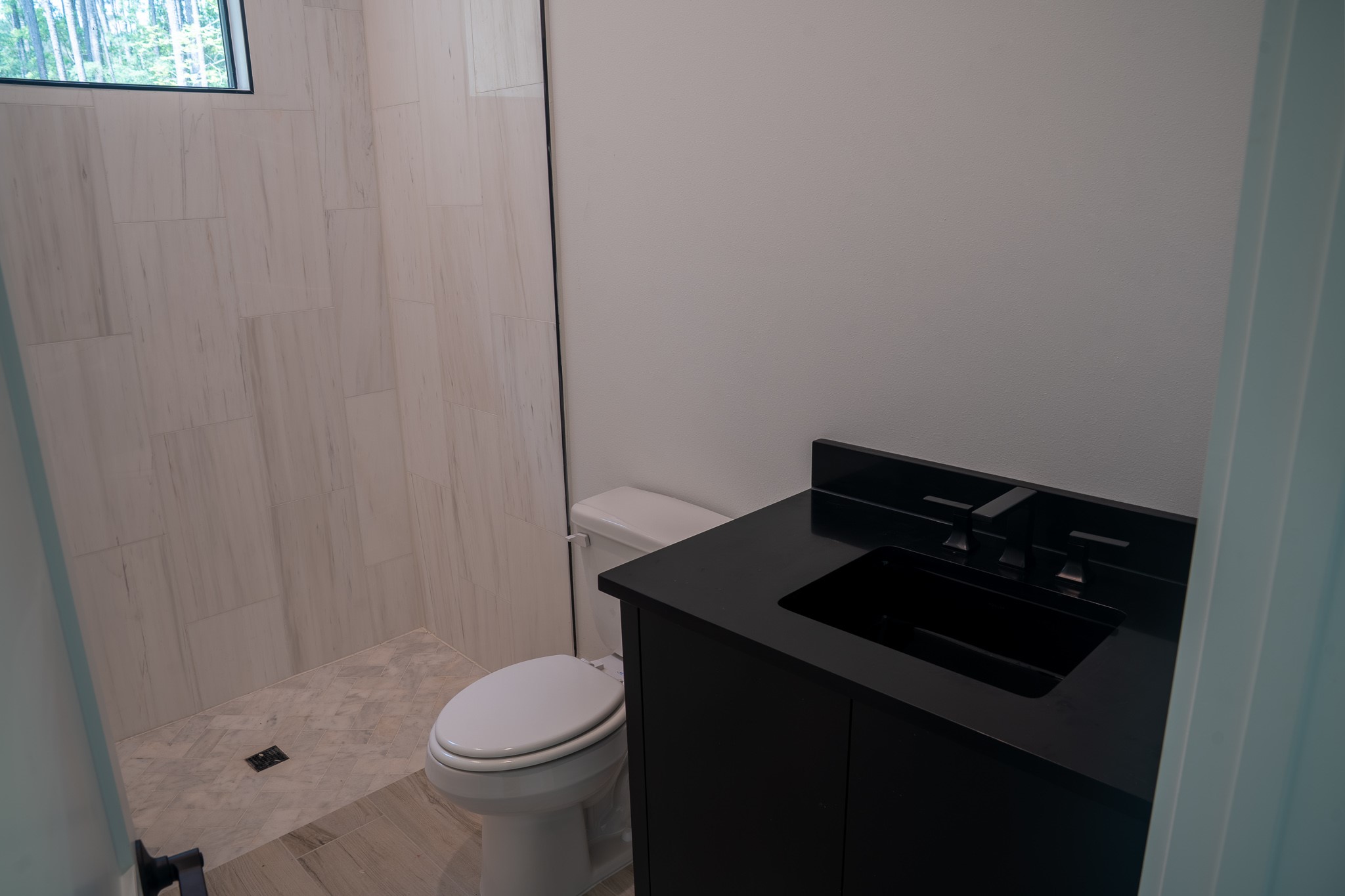 343 Sundog Road Huntsville, TX 77340 - Photo 29 of 37 Secondary bathroom