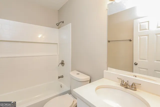 $1,915 | 219 Deerfield Drive, Jonesboro, GA 30238