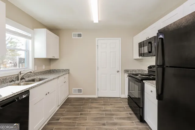 $1,915 | 219 Deerfield Drive, Jonesboro, GA 30238