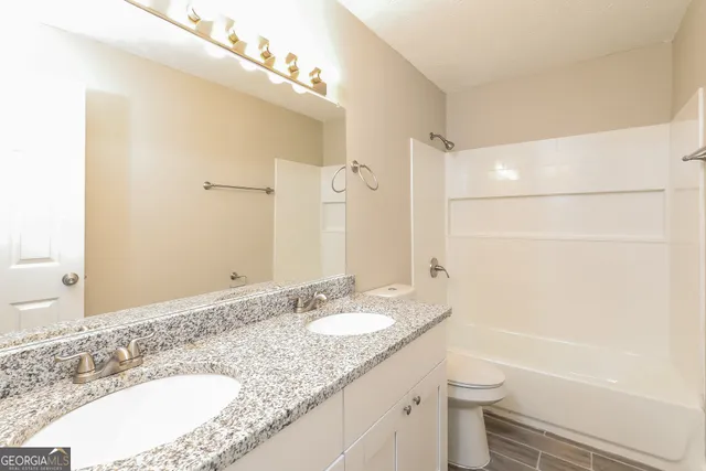 $1,915 | 219 Deerfield Drive, Jonesboro, GA 30238