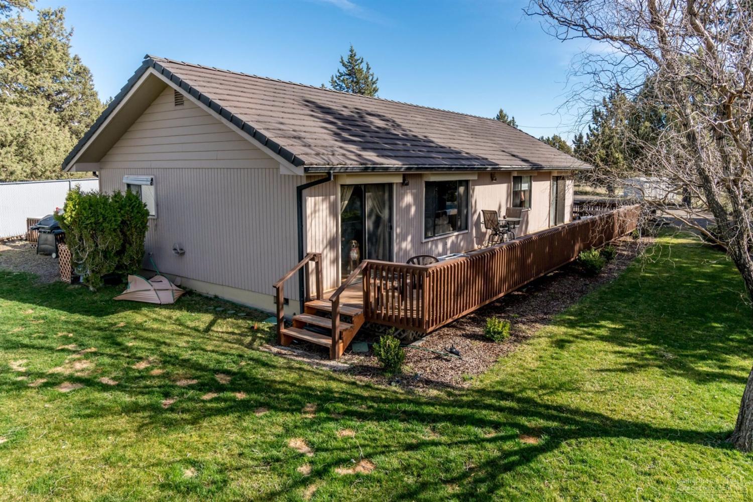 8959 Southwest Panorama Road Terrebonne, OR 97760 - Photo 1 of 20 Primary Photo
