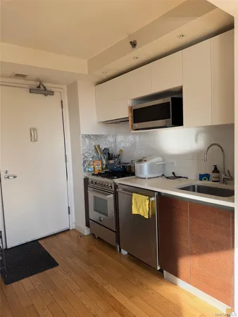 $3,000 | 39-16 Prince Street, Unit 8C | Downtown Flushing