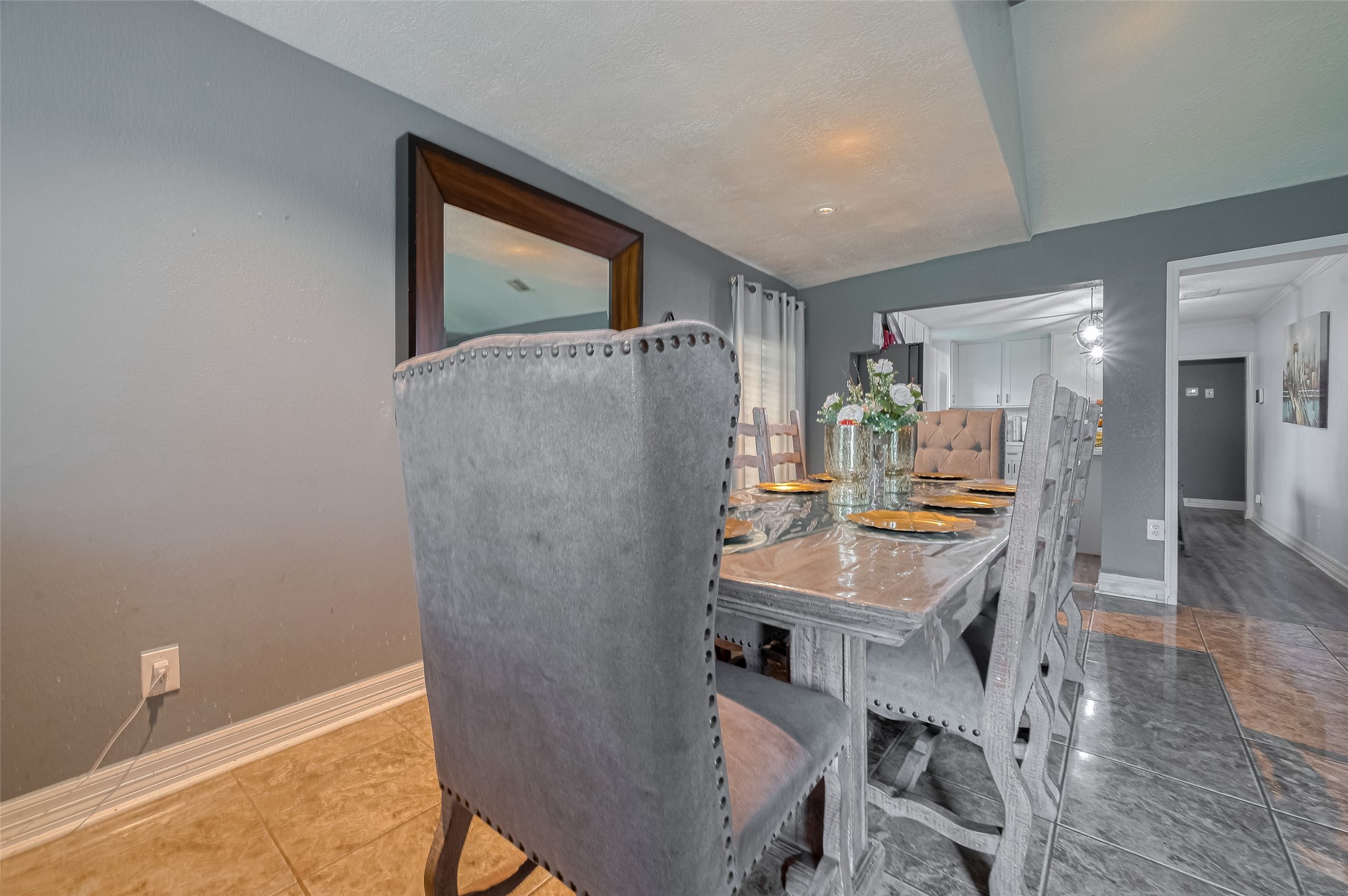1540 Sheffield Boulevard Houston, TX 77015 - Photo 14 of 42 a room with a table and chairs