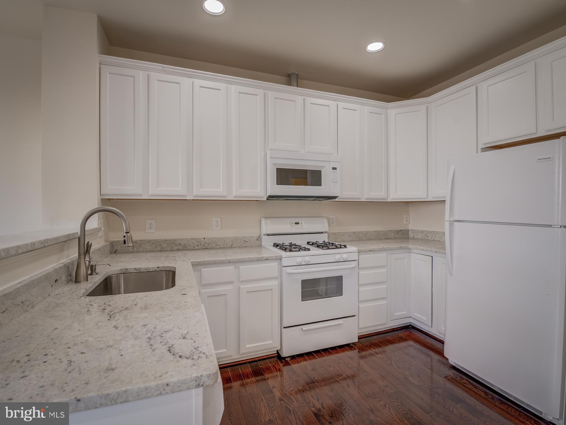 13510 Turquoise Lane Herndon, VA 20170 - Photo 20 of 54 a kitchen with stainless steel appliances granite countertop a sink stove and refrigerator