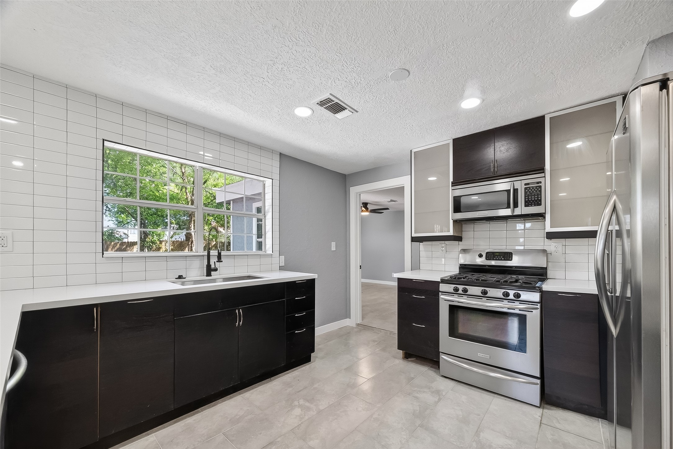 4727 Arvilla Lane Houston, TX 77021 - Photo 13 of 37