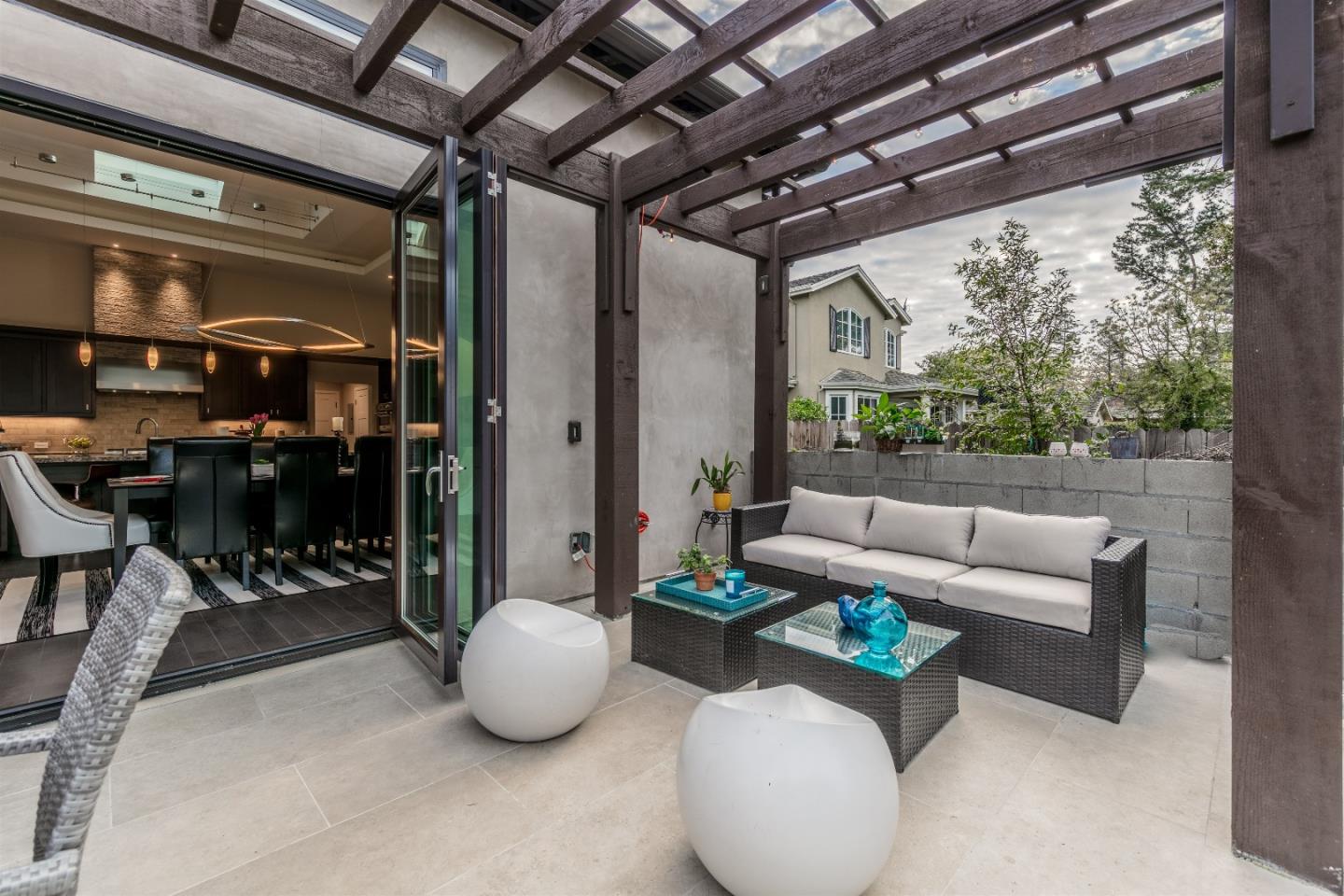 103 Arbuelo Way Los Altos, CA 94022 - Photo 31 of 45 a living room with patio furniture and a potted plant