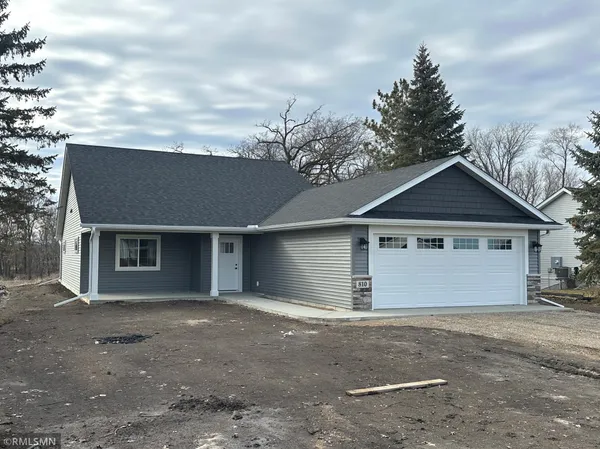 $437,500 | 810 Morrison Avenue Northwest, Annandale, MN 55302