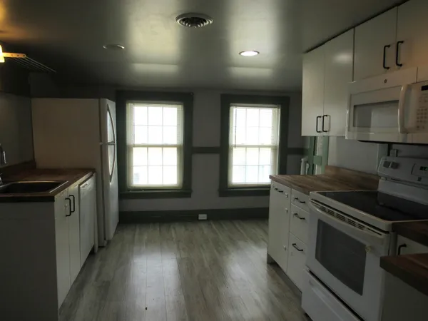 $565,000 | 30 Longwood Avenue, Manchester, NH 03109