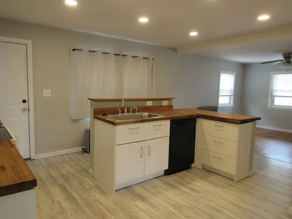 $565,000 | 30 Longwood Avenue, Manchester, NH 03109