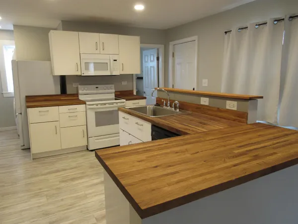 $565,000 | 30 Longwood Avenue, Manchester, NH 03109