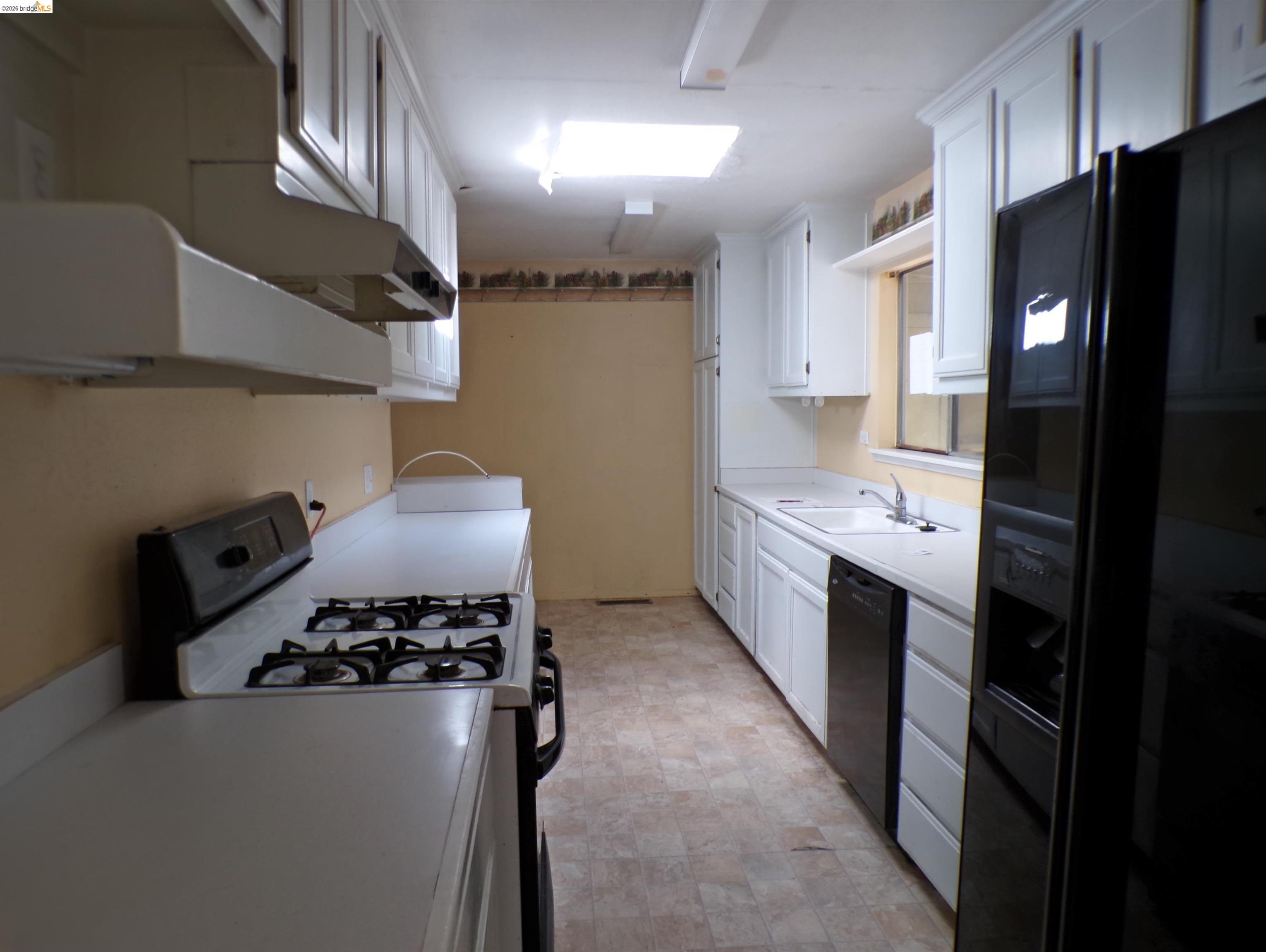 20663 Haiapo Road Mi Wuk Village, CA 95346 - Photo 6 of 24 a kitchen with stainless steel appliances a refrigerator a stove and a sink