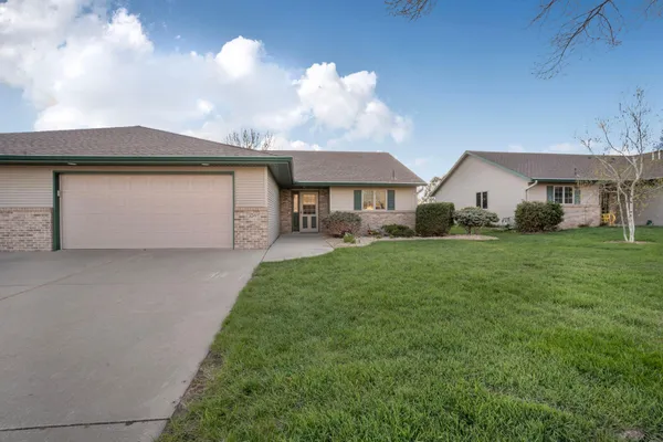 $285,000 | 2304 10th Street Southwest, Willmar, MN 56201