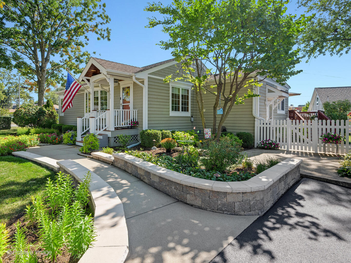 182 Hale Street Elmhurst, IL 60126 - Photo 2 of 30