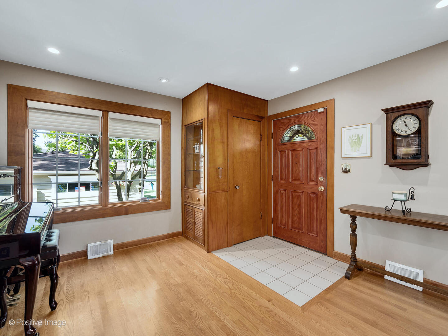 182 Hale Street Elmhurst, IL 60126 - Photo 4 of 30