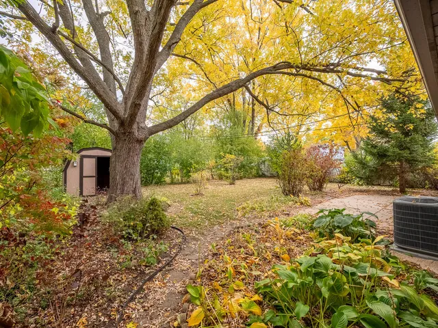 $299,900 | 418 Tanglewood Drive, Streamwood, IL 60107