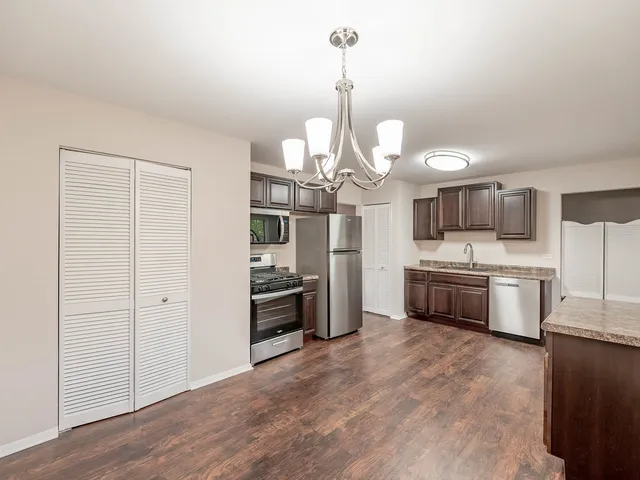 $299,900 | 418 Tanglewood Drive, Streamwood, IL 60107