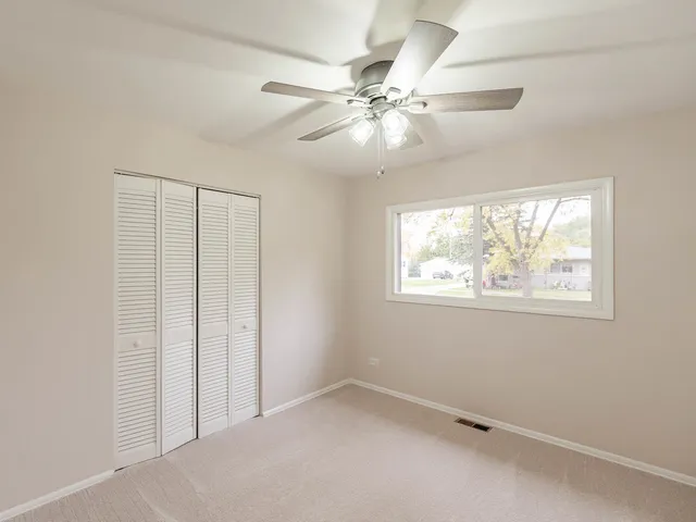 $299,900 | 418 Tanglewood Drive, Streamwood, IL 60107