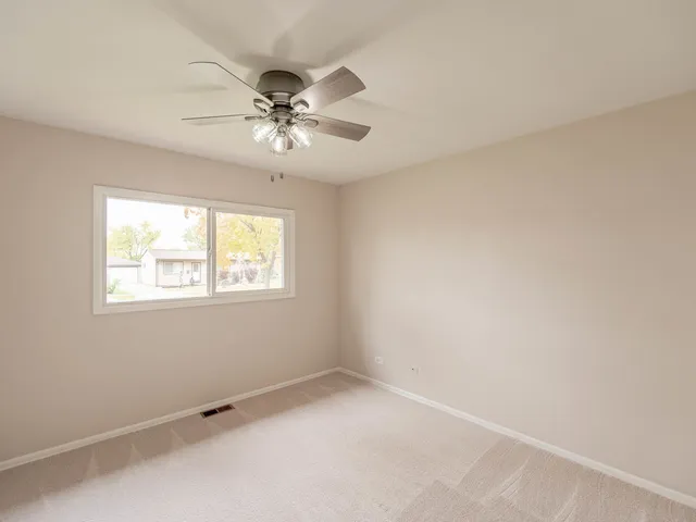 $299,900 | 418 Tanglewood Drive, Streamwood, IL 60107