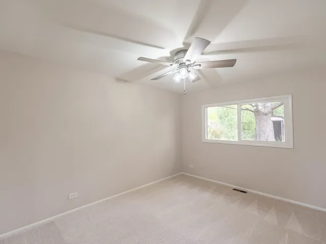 $299,900 | 418 Tanglewood Drive, Streamwood, IL 60107