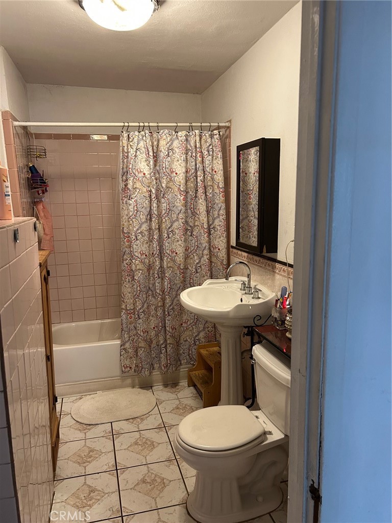 1214 E Street Corona, CA 92882 - Photo 24 of 28 Master Bathroom