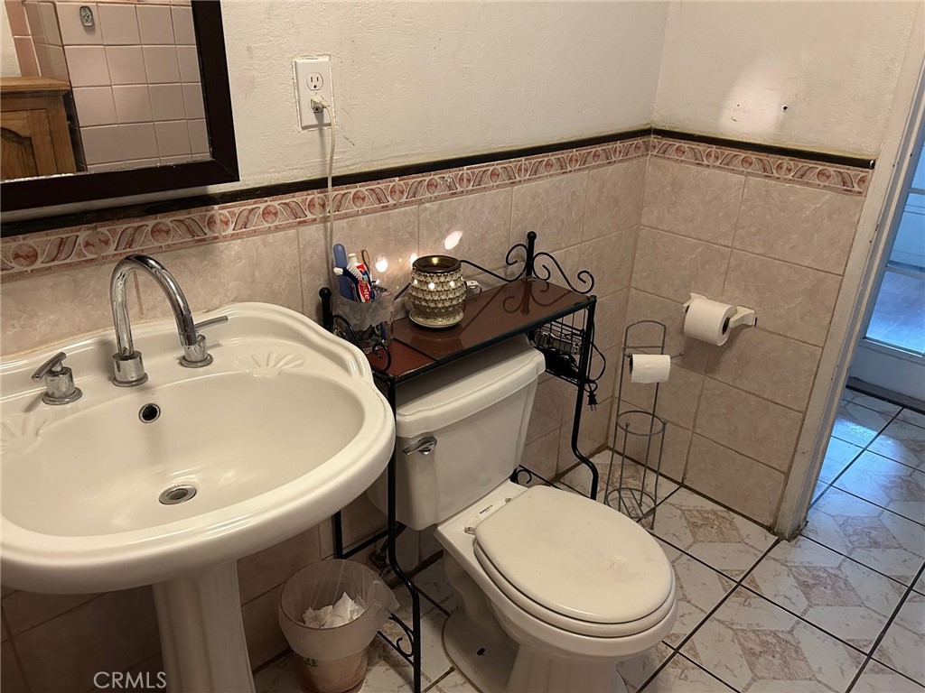 1214 E Street Corona, CA 92882 - Photo 25 of 28 Master Bathroom