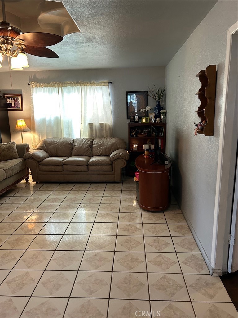 1214 E Street Corona, CA 92882 - Photo 7 of 28 Living Room