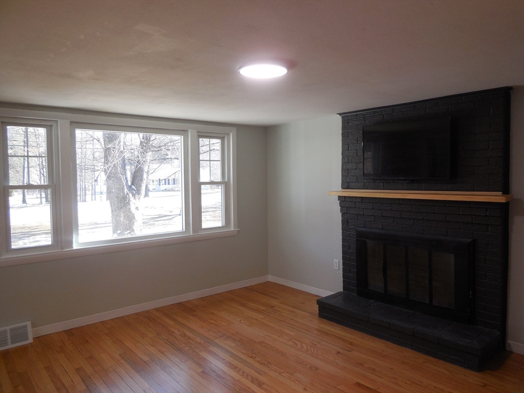 111 Pomeroy Meadow Road Southampton, MA 01073 - Photo 3 of 18