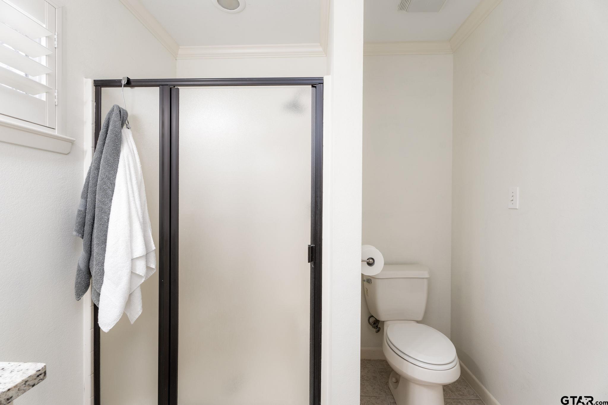 353 Deer Creek Road Big Sandy, TX 75755 - Photo 20 of 30 a bathroom with a shower and a toilet