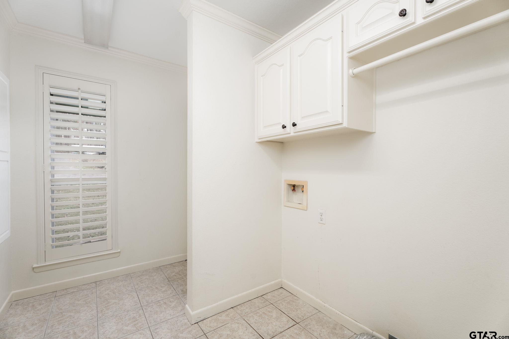 353 Deer Creek Road Big Sandy, TX 75755 - Photo 21 of 30 a view of bathroom with white walls