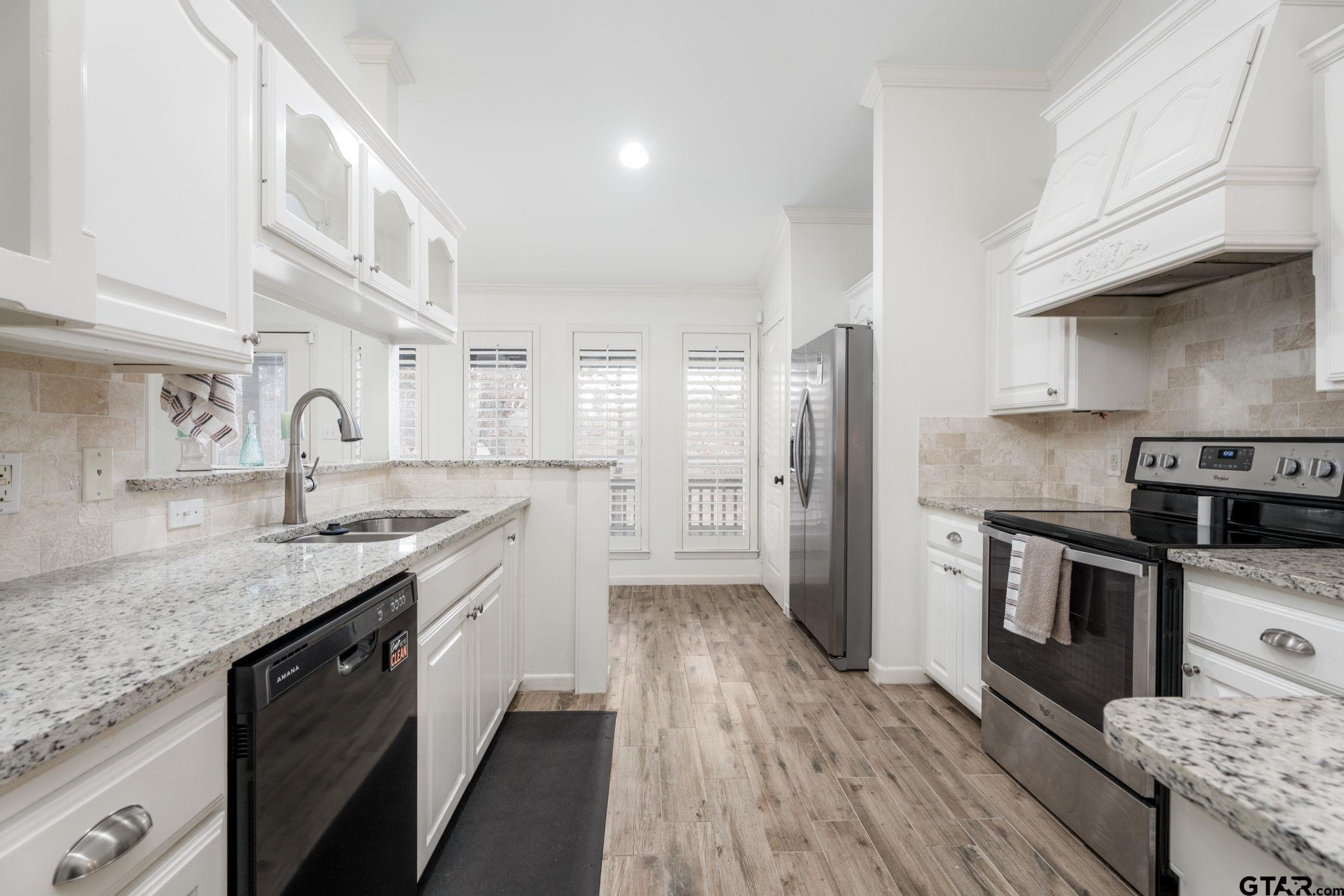 353 Deer Creek Road Big Sandy, TX 75755 - Photo 8 of 30 a kitchen with granite countertop a sink stove and refrigerator