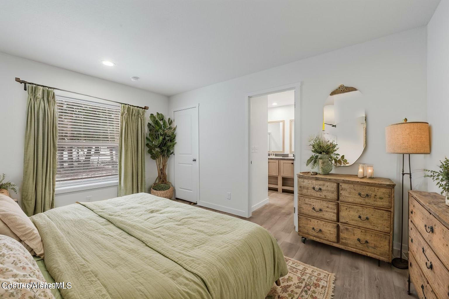 235 Davis Road Sagle, ID 83860 - Photo 13 of 29 master suite