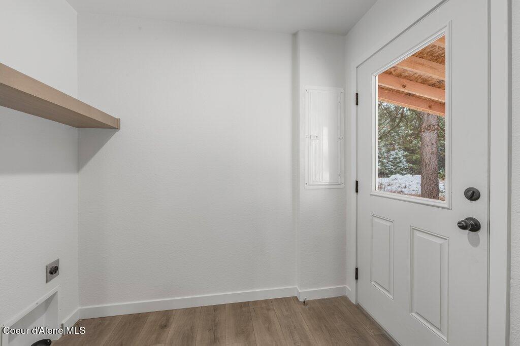 235 Davis Road Sagle, ID 83860 - Photo 24 of 29 mud room
