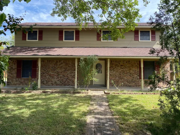 $1,900 | 112 County Road 921, Angleton, TX 77515