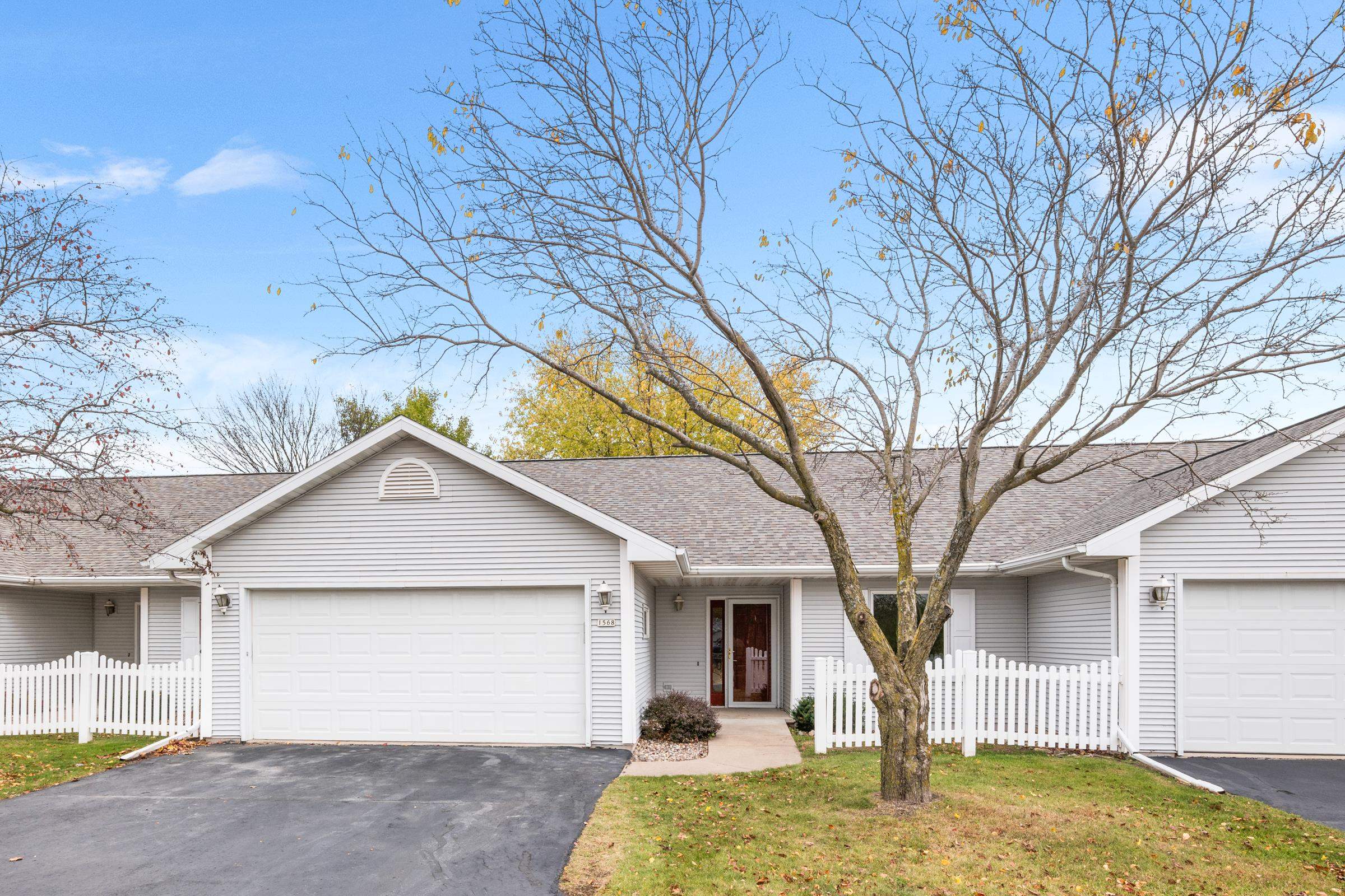 1568 South Oakwood Road Oshkosh, WI 54904 - Photo 1 of 1