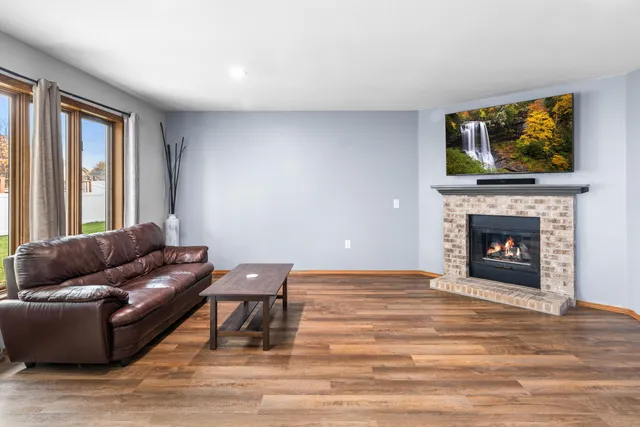 $254,000 | 1568 South Oakwood Road, Oshkosh, WI 54904