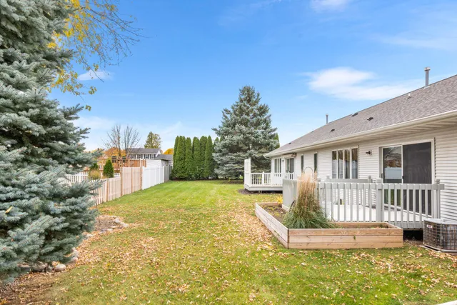 $254,000 | 1568 South Oakwood Road, Oshkosh, WI 54904