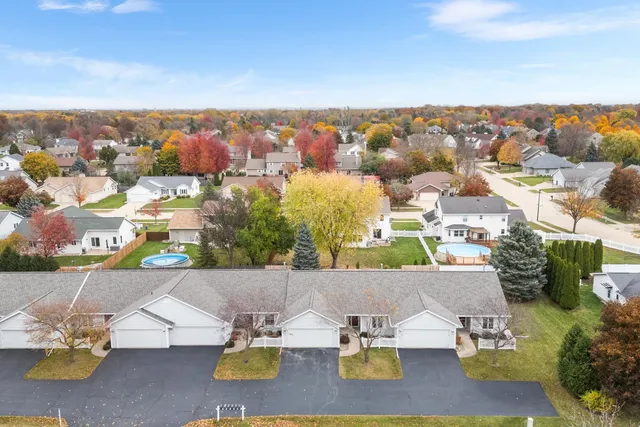 $254,000 | 1568 South Oakwood Road, Oshkosh, WI 54904