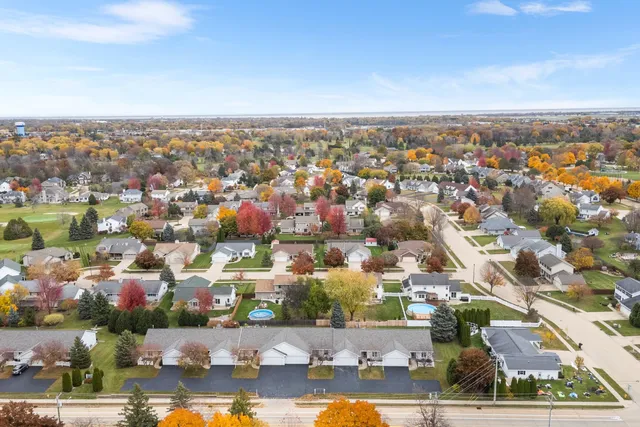 $254,000 | 1568 South Oakwood Road, Oshkosh, WI 54904