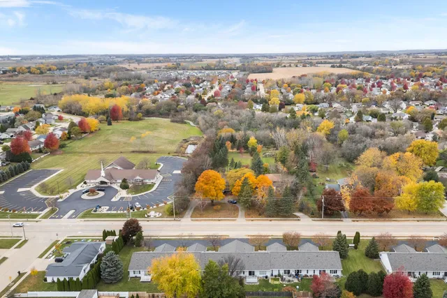$254,000 | 1568 South Oakwood Road, Oshkosh, WI 54904