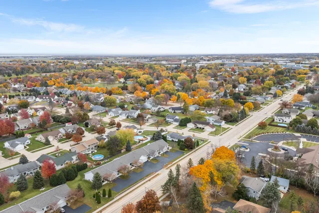 $254,000 | 1568 South Oakwood Road, Oshkosh, WI 54904