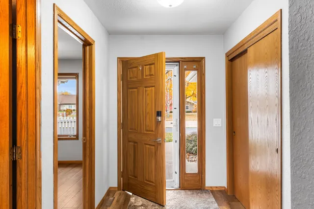 $254,000 | 1568 South Oakwood Road, Oshkosh, WI 54904