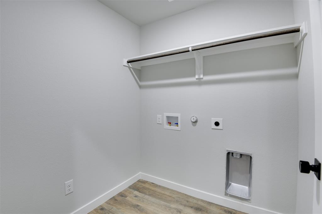 4218 Clovis Street Midlothian, TX 76065 - Photo 16 of 19 a view of a small space