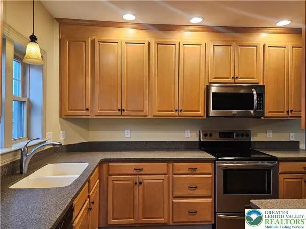 $2,300 | 8115 Main Street, Fogelsville, PA 18051