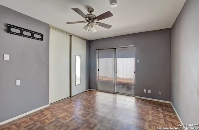 a view of a big room with closet and windows