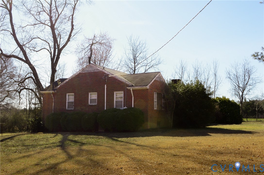 2500 Maidens Road Powhatan, VA 23139 - Photo 14 of 24 a front view of a house with a yard