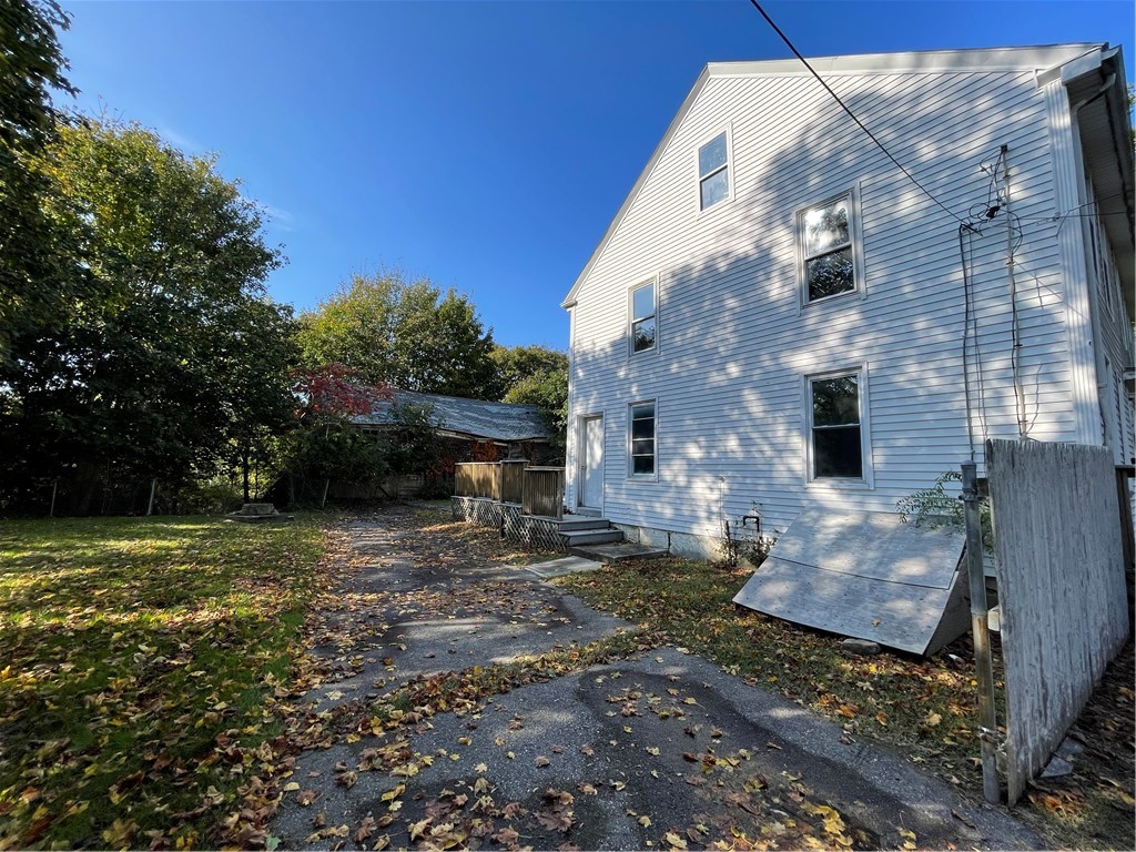 439 Main Road Tiverton, RI 02878 - Photo 4 of 16