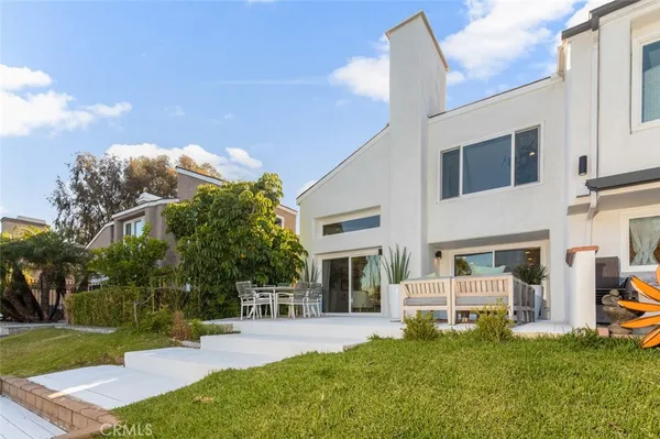 $2,025,000 | 22526 Lake Forest Lane, Lake Forest, CA 92630