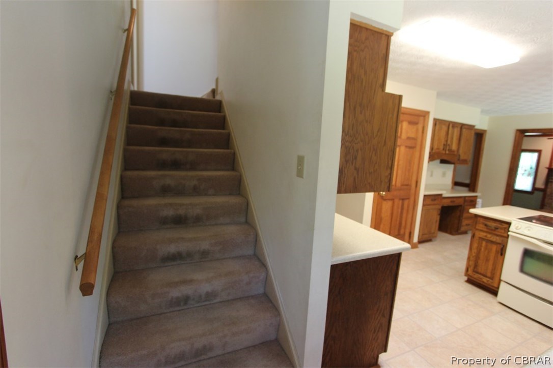 308 Tides Run Yorktown, VA 23692 - Photo 22 of 34 a view of entryway and hall